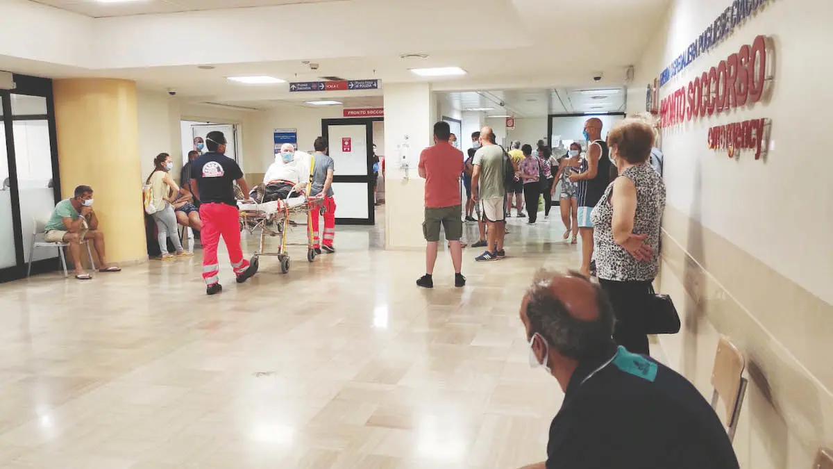 Incidente al Ceravolo prima della partita 33enne gravemente ferito a una mano