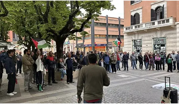 Presidi in Calabria per la Flotilla: mobilitazioni a Cosenza e Reggio a sostegno degli aiuti umanitari a Gaza