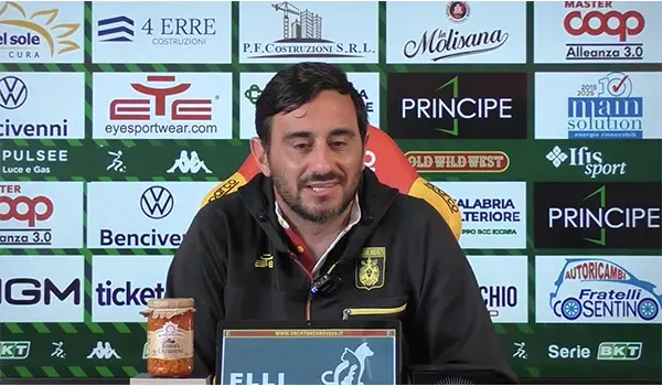 Catanzaro-Avellino, Aquilani carica l’ambiente: “È la partita più importante della mia carriera da allenatore” Video