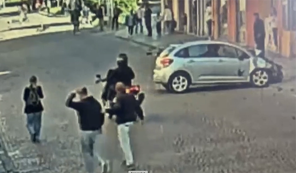 Modena, auto sui pedoni in via Emilia: 8 feriti e fermo per strage, indagini sul 31enne Salim El Koudri