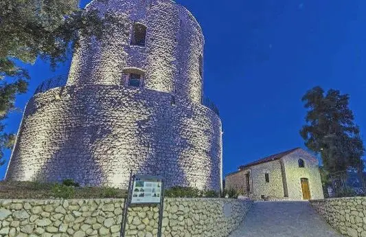 Il Critico d'arte Melinda Miceli presenta la storica Roccaromana