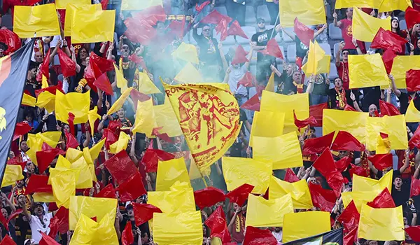 Catanzaro: Caserta resta in panchina, rinnovi in arrivo e primo colpo di mercato