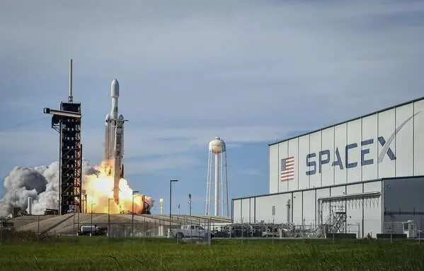 SpaceX, successo storico per il decimo test di Starship: raggiunti tutti gli obiettivi di missione