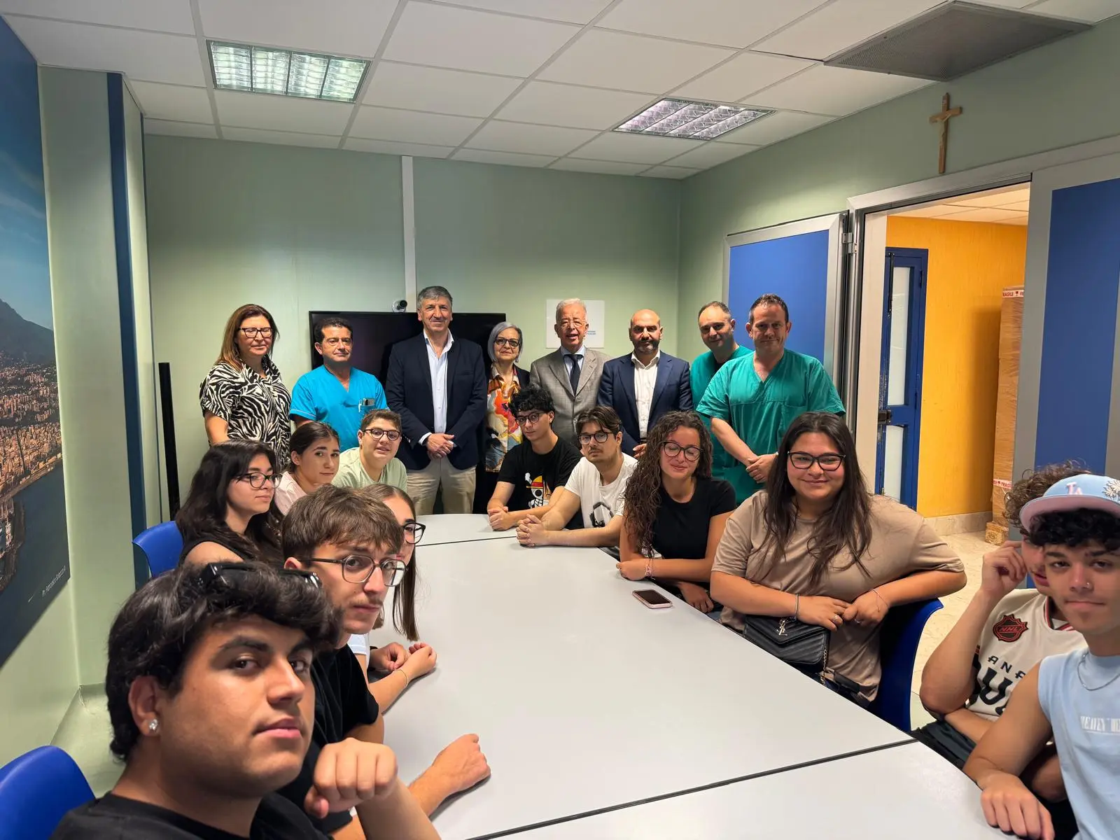  Gli studenti dell’Istituto di Istruzione Superiore “Francesco Redi” in visita al Reparto di Rianimazione del “Cannizzaro” di Catania. Giuseppe Zitelli (FdI): “A contatto diretto con la terapia intensiva per comprendere la necessità di guidare responsabilmente”