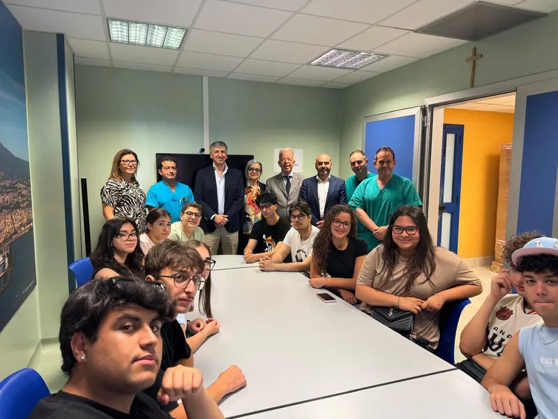 Gli studenti dell’Istituto di Istruzione Superiore “Francesco Redi” in visita al Reparto di Rianimazione del “Cannizzaro” di Catania. Giuseppe Zitelli (FdI): “A contatto diretto con la terapia intensiva per comprendere la necessità di guidare responsabilmente”