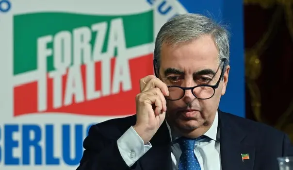 Gasparri lascia la guida di Forza Italia al Senato: cambio ai vertici, Craxi favorita