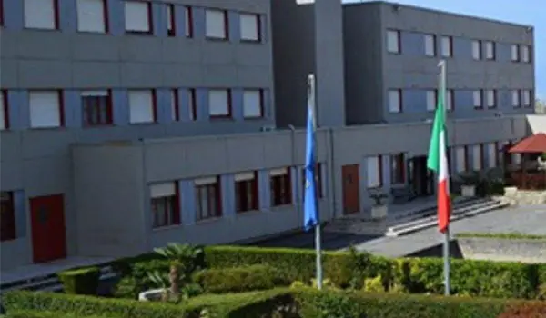 Blitz nella Casa Circondariale di Paola: sequestrati cellulari, armi rudimentali e strumenti illeciti ai detenuti