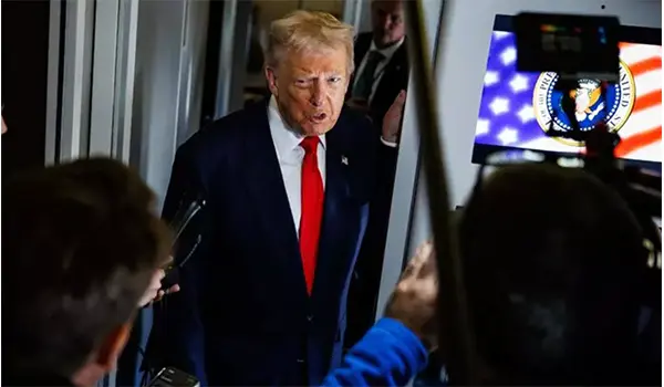 Trump parla di cambio di regime in Iran e tensioni nello Stretto di Hormuz