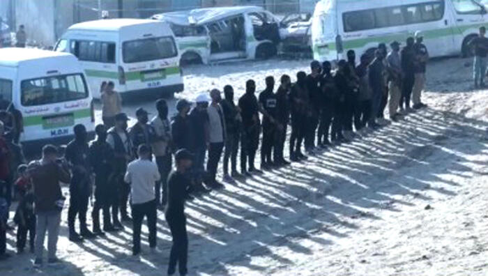 Hamas rilascia sette ostaggi: consegnati alla Croce Rossa nel nord di Gaza