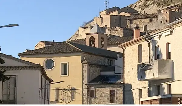 Tragedia a Pietracatella: comunità sotto shock per la morte di madre e figlia