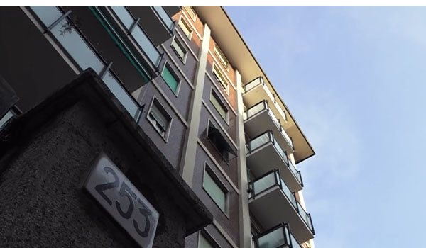 Tragedia durante uno sfratto: 71enne si toglie la vita gettandosi dal sesto piano