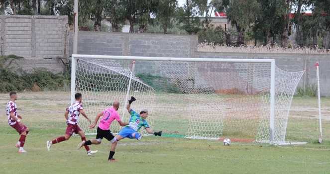 Brancaleone-Calcio: Ardore sempre in partita. Uno squillo di Carbone fa vincere il derby al Brancaleone.