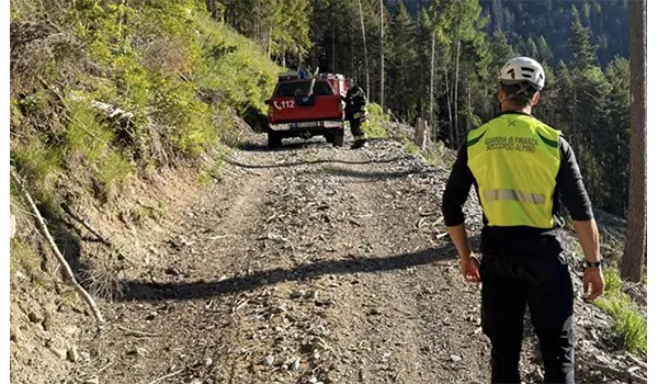 Incidente mortale con il trattore a Falzes: giovane contadino perde la vita sul pendio di Covolo