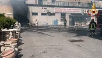 Incendio a Catanzaro, fiamme in un locale tecnico di un’attività commerciale