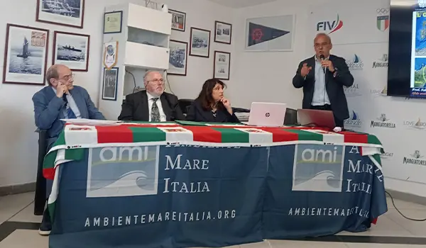 Al Circolo Velico di Reggio Calabria, il convegno AMI su “Sfide ambientali: urbanistica, oceani e dinamiche geopolitiche”