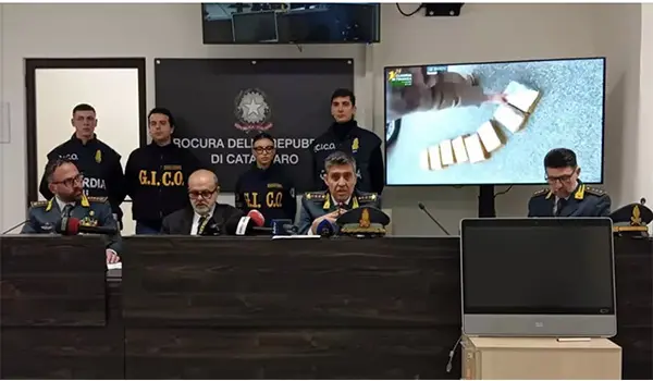 Blitz della Guardia di Finanza contro la 'ndrangheta: il vero problema è reinvestire i profitti del narcotraffico