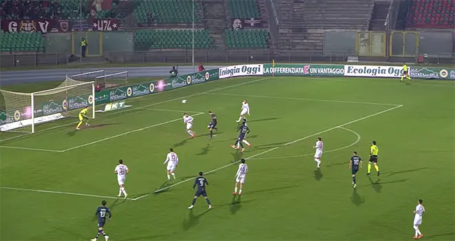  Serie B, la Reggiana spofonda al Marulla Cosenza Reggiana 1-0: il colpo di testa di Artistico condanna i granata