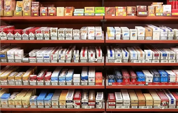 Sigarette più care di 5 euro: parte la raccolta firme per la legge contro il fumo