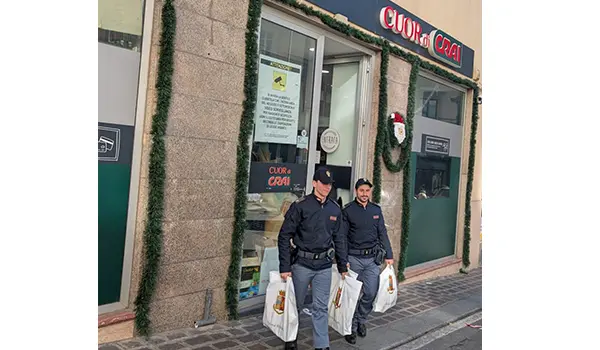 Polizia di Stato. Spesa solidale organizzata dalla Questura di Catanzaro e dalla Polizia Stradale.