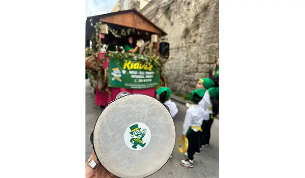Festa della Vendemmia: i bambini di Kidville portano colore e tradizione per le strade di Cesa e Aversa