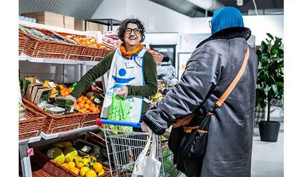45584: supporto alimentare a famiglie fragili con il numero solidale di Fondazione Progetto Arca