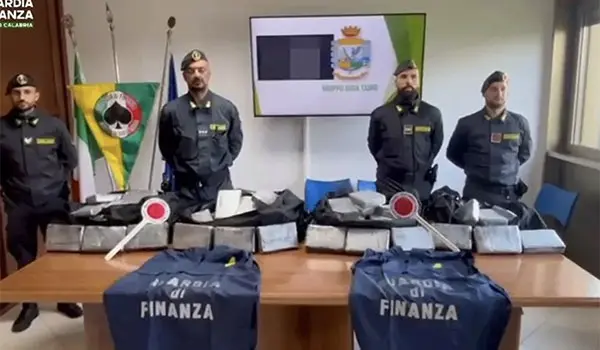 Maxi sequestro a Gioia Tauro: 228 chili di cocaina nascosti in un container