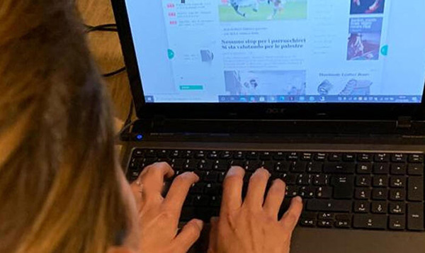 Donna si finge “giustiziera dei tradimenti”: condannata per revenge porn e stalking