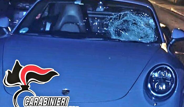 Gardone Riviera, ragazzi fingono di gettarsi sotto le auto: 27enne travolto sulla Gardesana