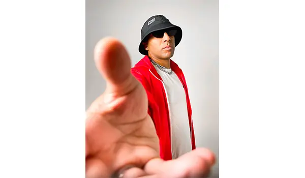 FRE: È uscito "AHI AHI AHI", il nuovo singolo del rapper e producer milanese, un brano di critica sociale dall’ironia tagliente