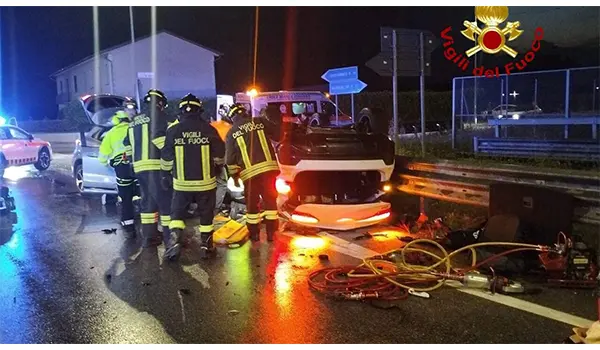 Tragico incidente a Trevignano, perde la vita un 65enne: sette feriti dopo il violento scontro tra due auto
