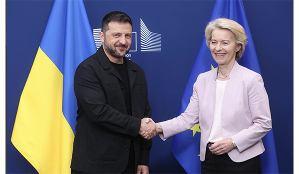 Zelensky a Bruxelles: “Impossibile cedere territori”. Domani incontro con Trump