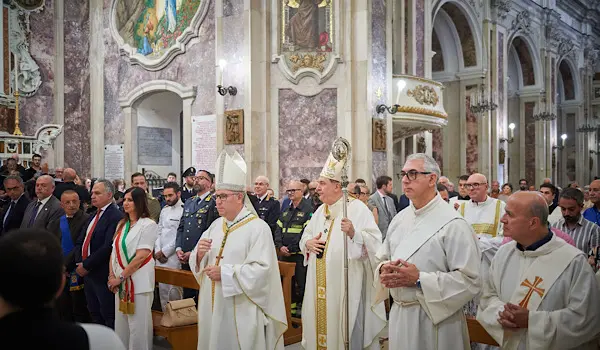 Mons. Claudio Maniago celebra San Vitaliano, il patrono di Catanzaro, e invita la Chiesa a essere sale della terra e luce del mondo