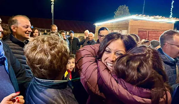 San Giovanni in Fiore, Succurro accolta da una folla impressionante dopo l'elezione in Consiglio regionale.