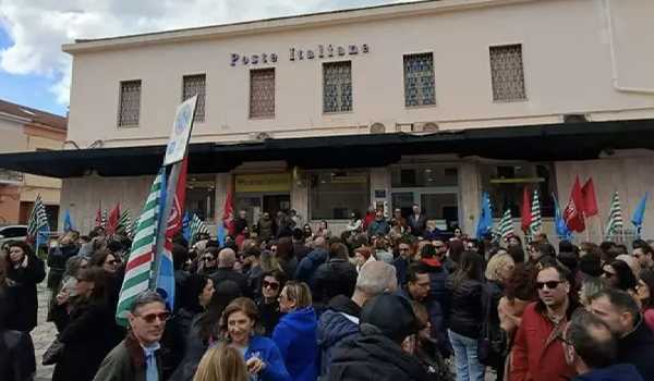 Crotone, confermati 90 licenziamenti in Network Contacts: salta l’accordo con i sindacati