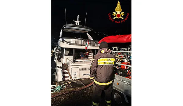 Yacht in avaria al porto di Cetraro: intervento dei Vigili del Fuoco tra vento e mare agitato