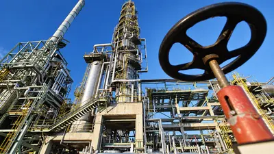 Il Brent supera i 100 dollari: cosa significa per l'economia globale