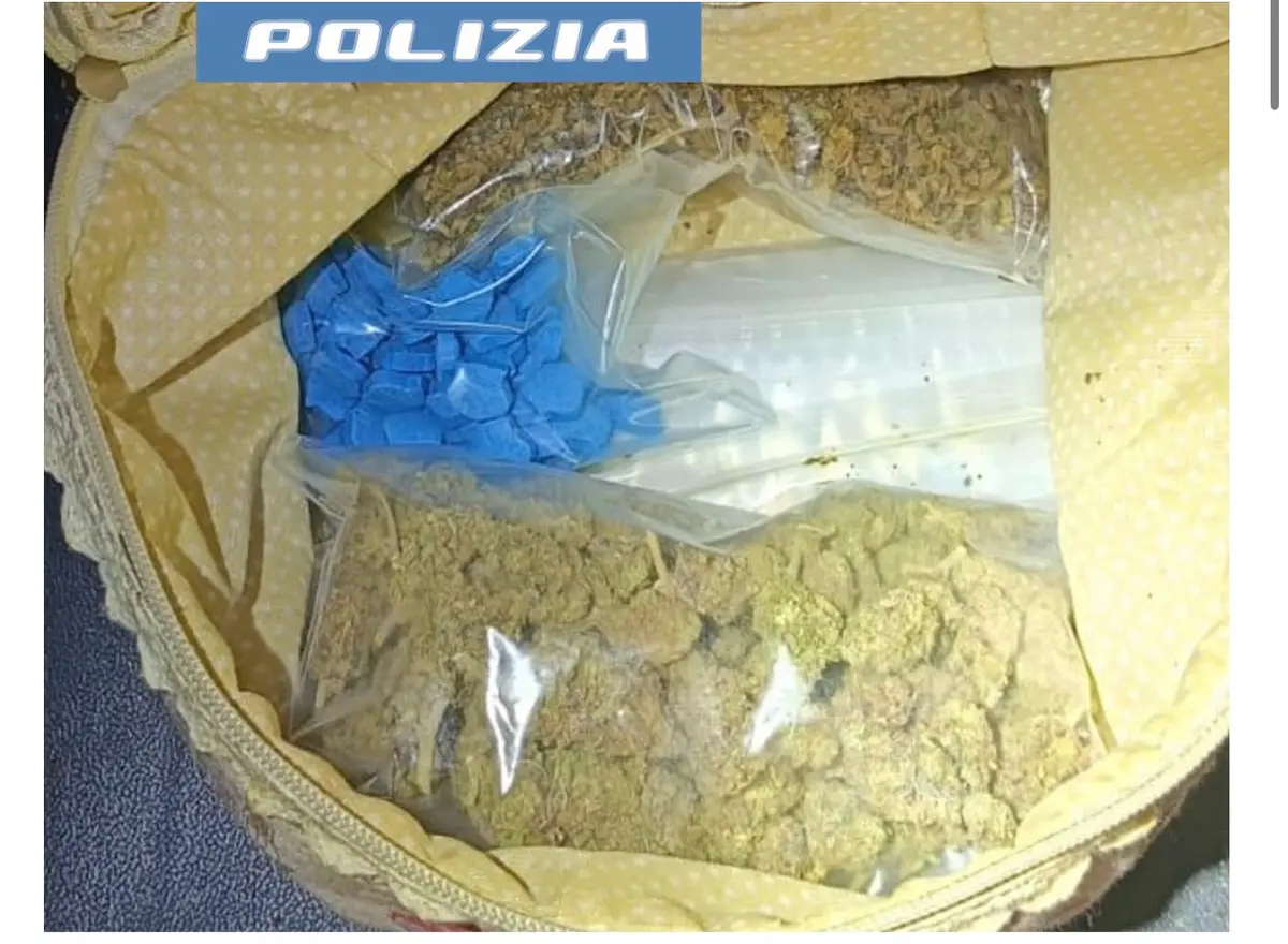 Catania, blitz della Polizia nel centro storico: smantellata base per il confezionamento della droga