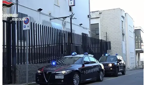 Bagnara Calabra, giovane arrestato dopo aver ferito l’amico con un colpo di pistola: indagini in corso