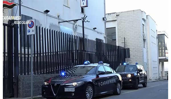 Bagnara Calabra, giovane arrestato dopo aver ferito l’amico con un colpo di pistola: indagini in corso