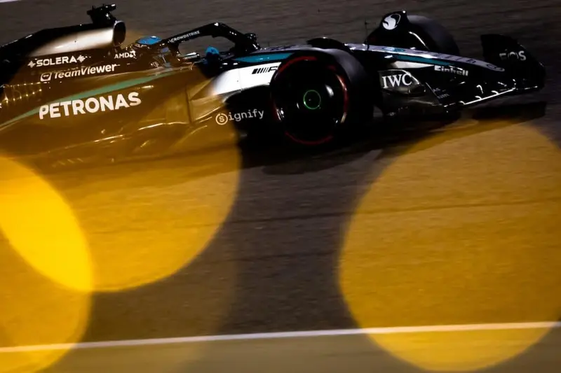 Formula 1, scossone in griglia: penalità Mercedes dopo l'incidente di Ocon, Leclerc vola in prima fila