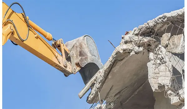 Abusivismo edilizio in Calabria: solo una demolizione su dieci viene eseguita