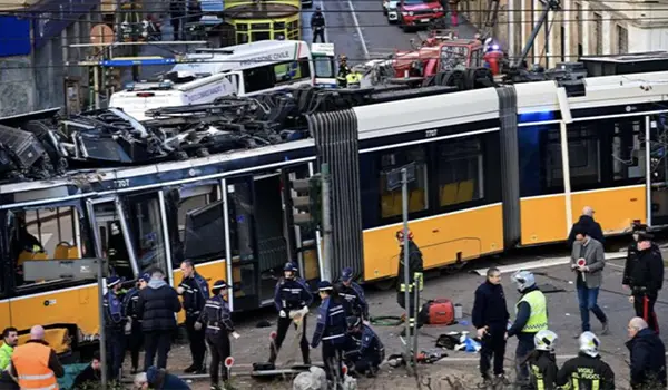 Tram deraglia a Milano in viale Vittorio Veneto: due morti e decine di feriti, aperta un’inchiesta