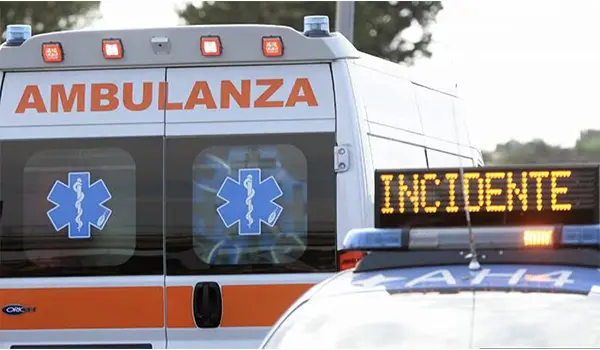 Roma, incidente mortale sul GRA: scontro tra auto e moto tra Laurentina e Pontina