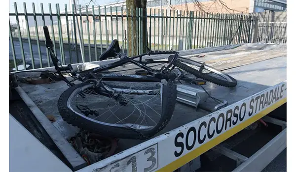 Loreggia: ragazzo di 15 anni muore investito in bici sulle strisce pedonali