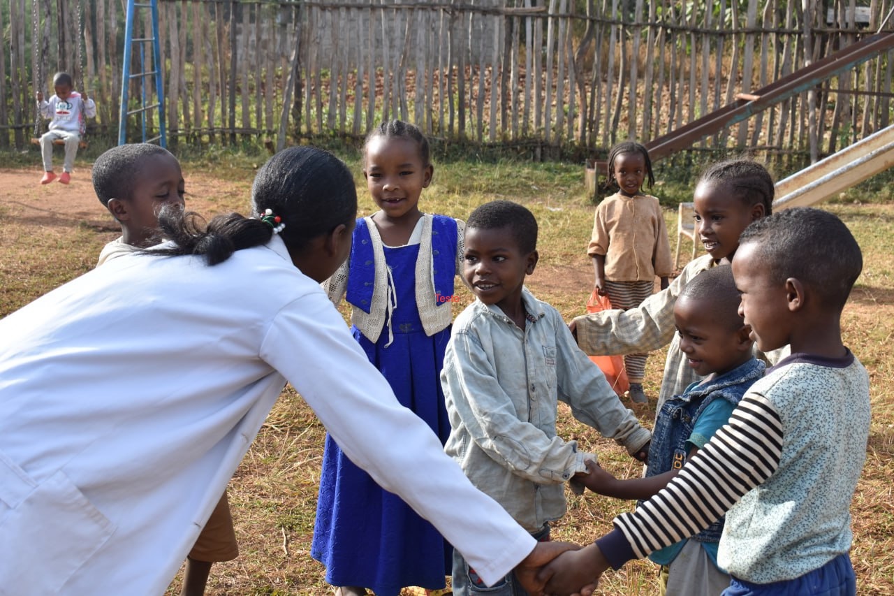 L’azienda Acqua Geraci al fianco di Save the Children per il diritto all’istruzione e alla protezione delle bambine e dei bambini in Etiopia