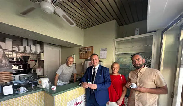 Il sapore dell’estate e della memoria: Nico Nisticò riapre la storica gelateria di famiglia a Cardinale