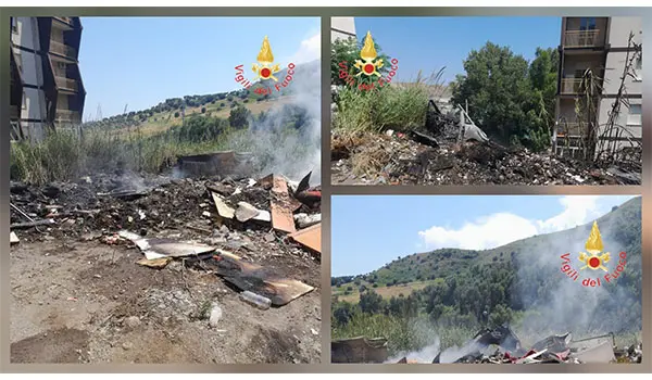 Catanzaro, incendio a Viale Isonzo: fiamme minacciano le abitazioni intervento dei Vvf 