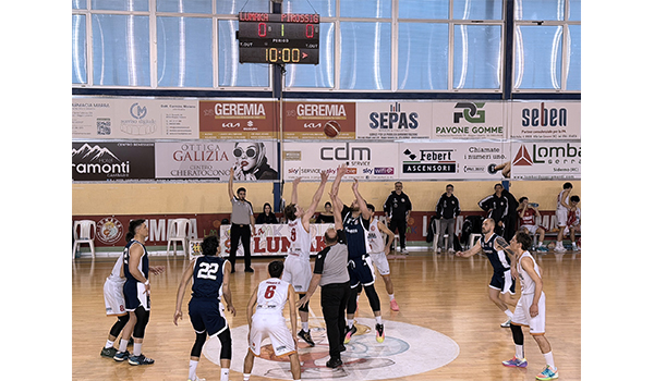 La Pirossigeno Cosenza Basket sbanca il PalaLumaka e rimane saldamente in vetta