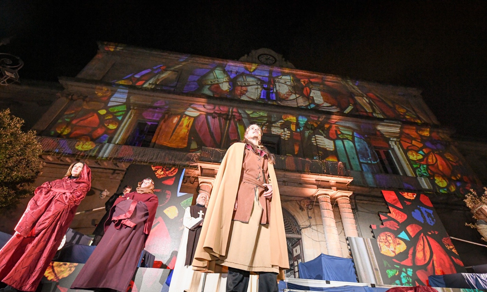                              PER THOMAS BECKET ARRIVA ANTONELLA PALMISANO