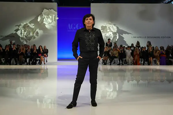 Anton Giulio Grande sfila alla Milano Fashion Week con l'omaggio a Brigitte Bardot e Alain Delon